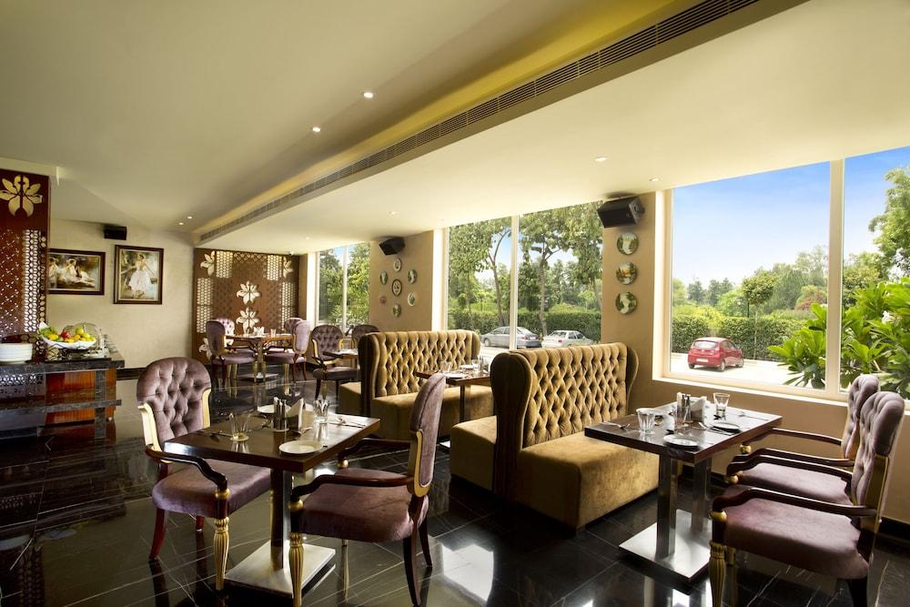 Atrio By Devam Hotell Gurgaon Exteriör bild