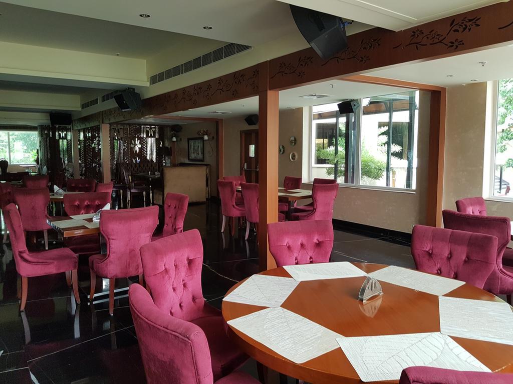 Atrio By Devam Hotell Gurgaon Exteriör bild